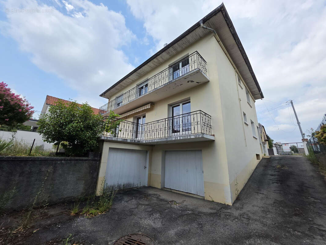 Lourdes   Maison avec deux appartements, grand garage et terrain constructible - photo 2