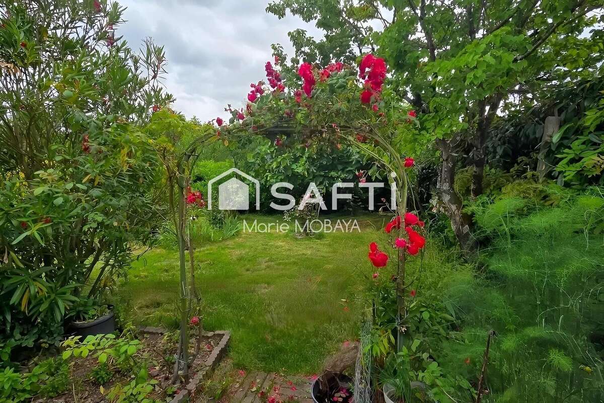 Maison 250 m² à Saint-Vincent-De-Paul  - photo 8