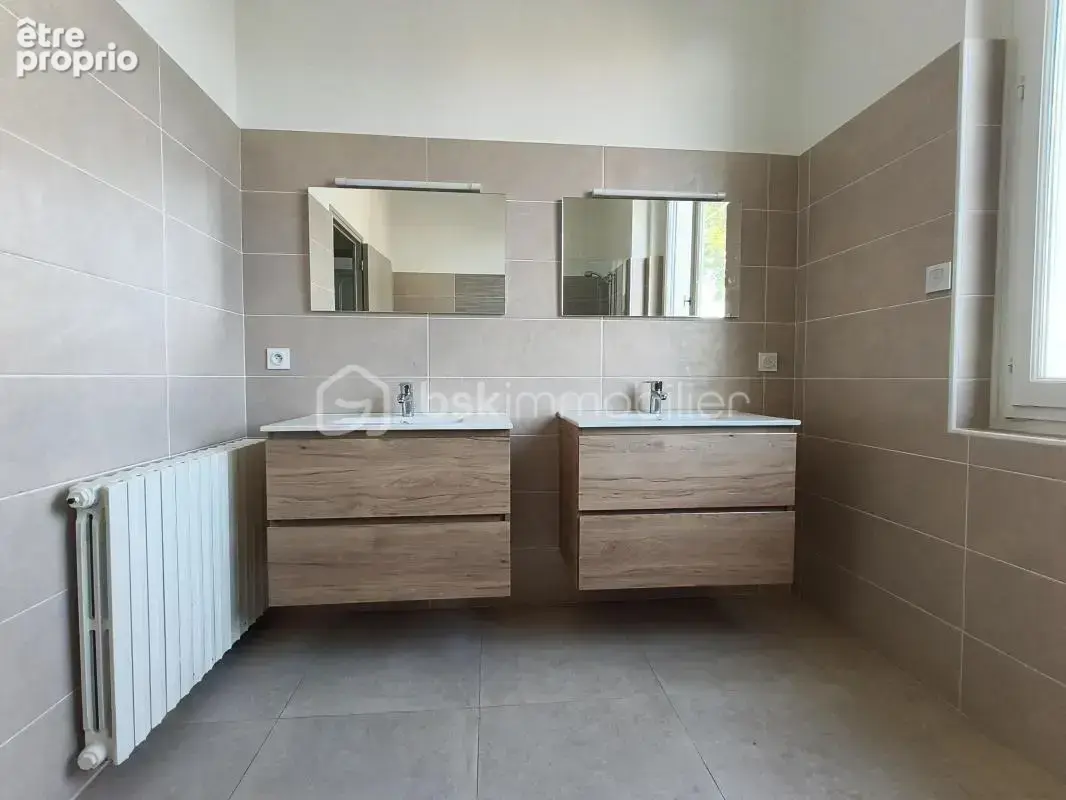 Maison individuelle, en ville, avec garage et jardinet. Trois chambres - photo 13