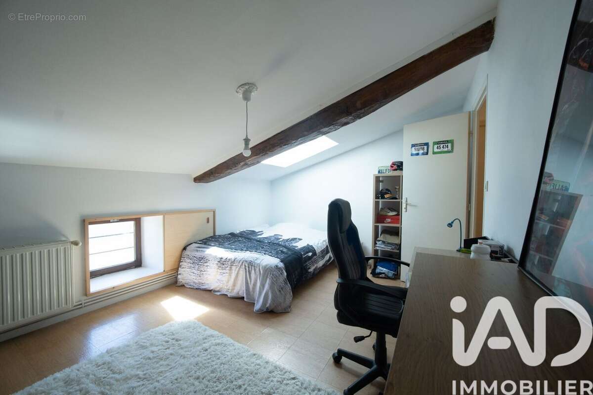 Maison 114 m² à Saint-Barthelemy-De-Vals  - photo 7
