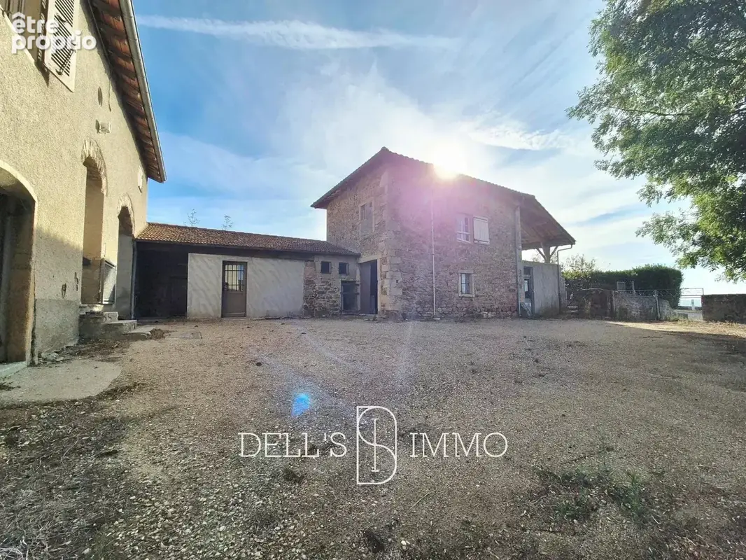 Maison ancienne avec dépendances, terrain et jolie vue - photo 4