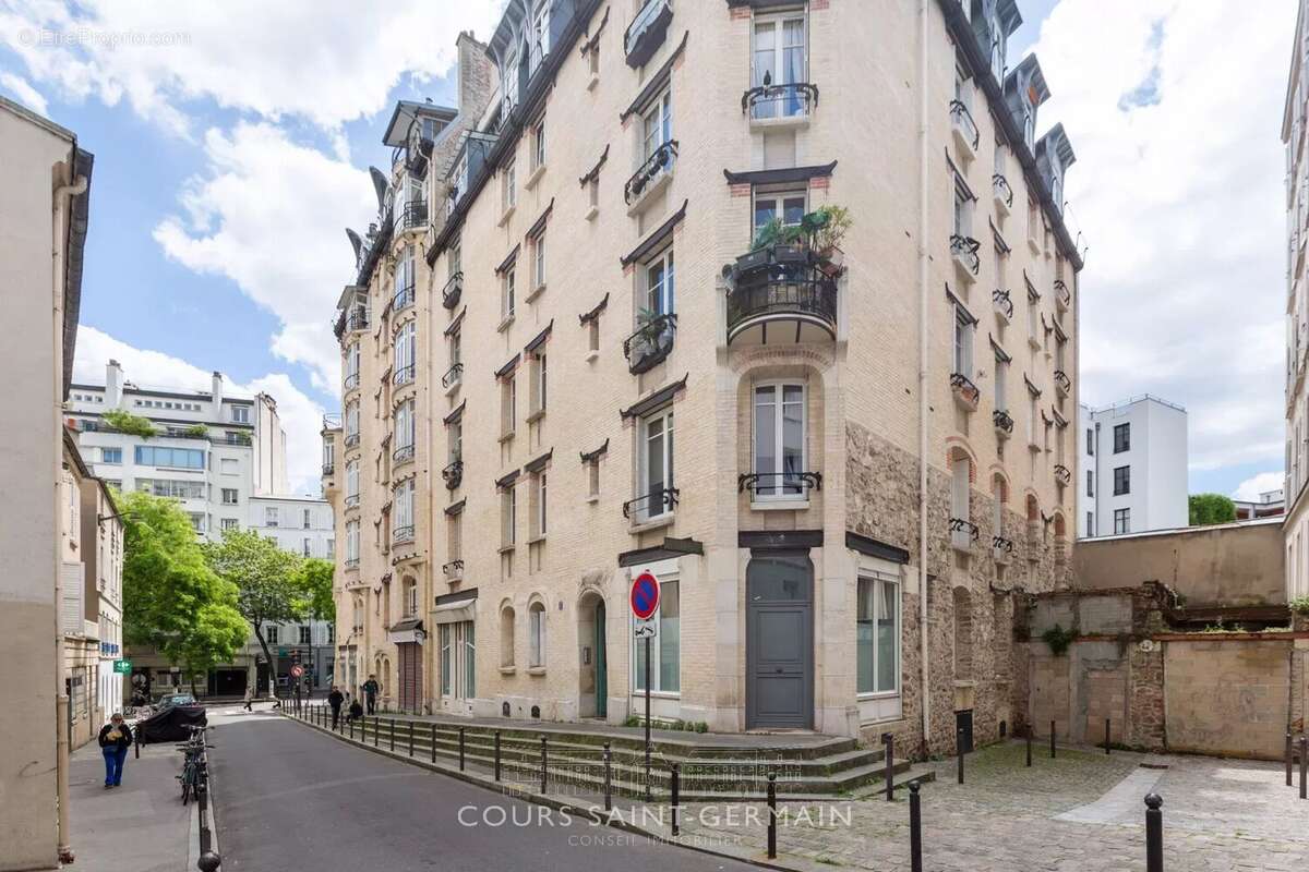 Appartement à PARIS-16E