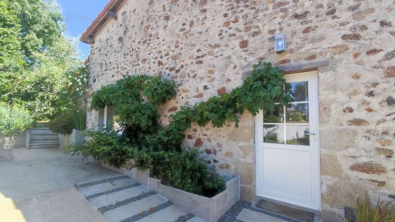 Maison à LA FORET-SUR-SEVRE