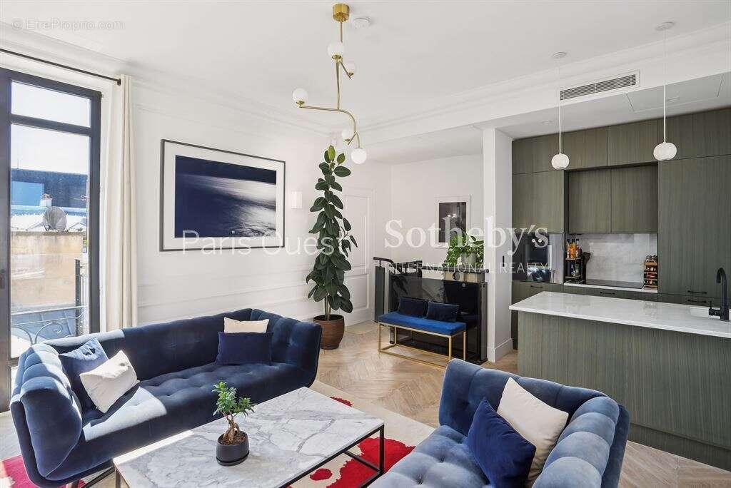 Appartement à PARIS-1E