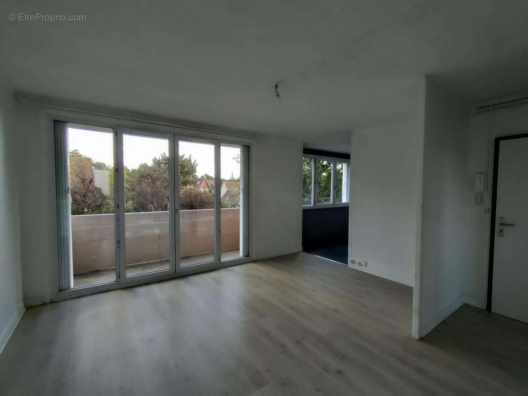 Appartement à LAMORLAYE