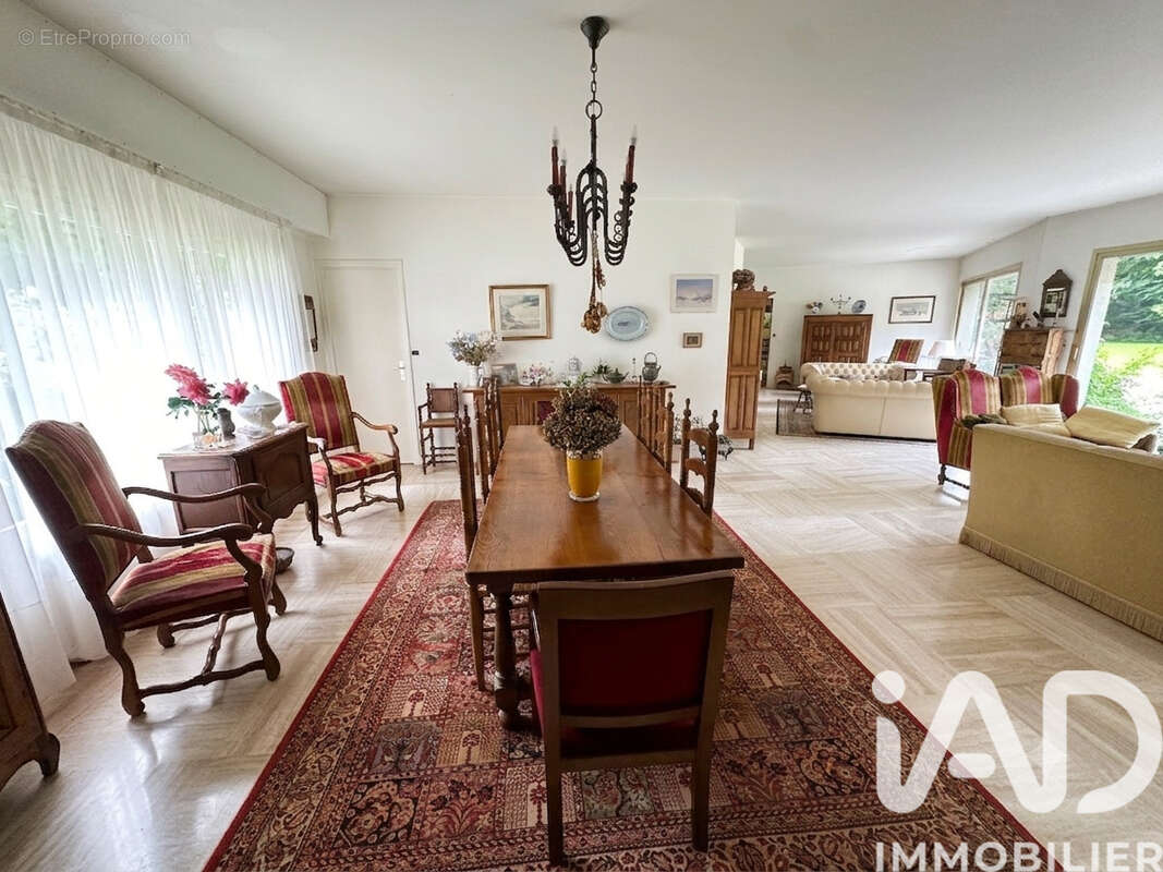 Maison 243 m² à Saint-Martin-Du-Manoir  - photo 6