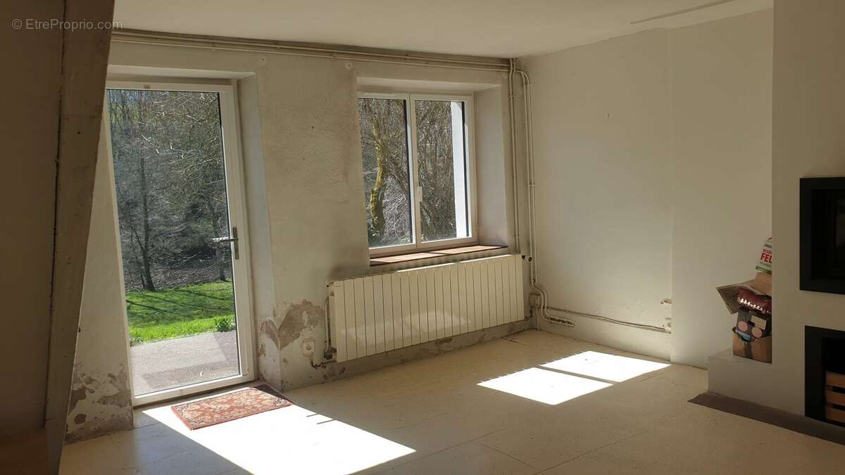 Maison à SAINT-LEONARD-DE-NOBLAT