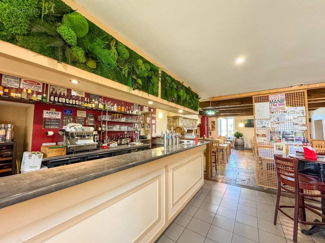 Commerce à MONTSAUGEON