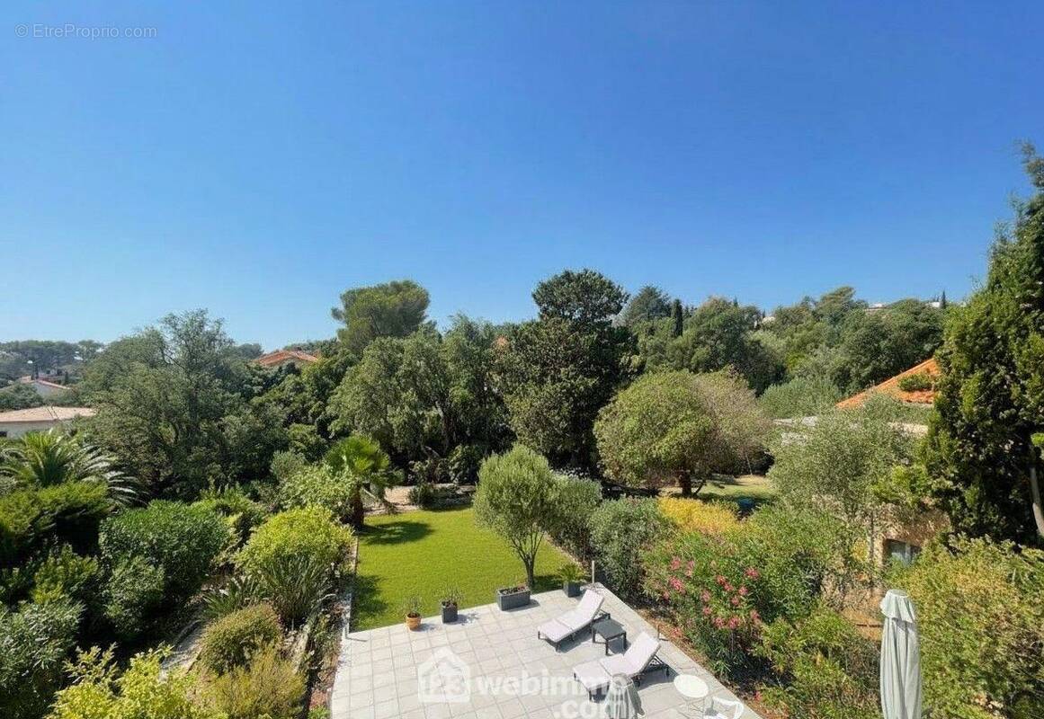 Vue dominante dégagée sur un environnement naturel préservé. - Appartement à FREJUS