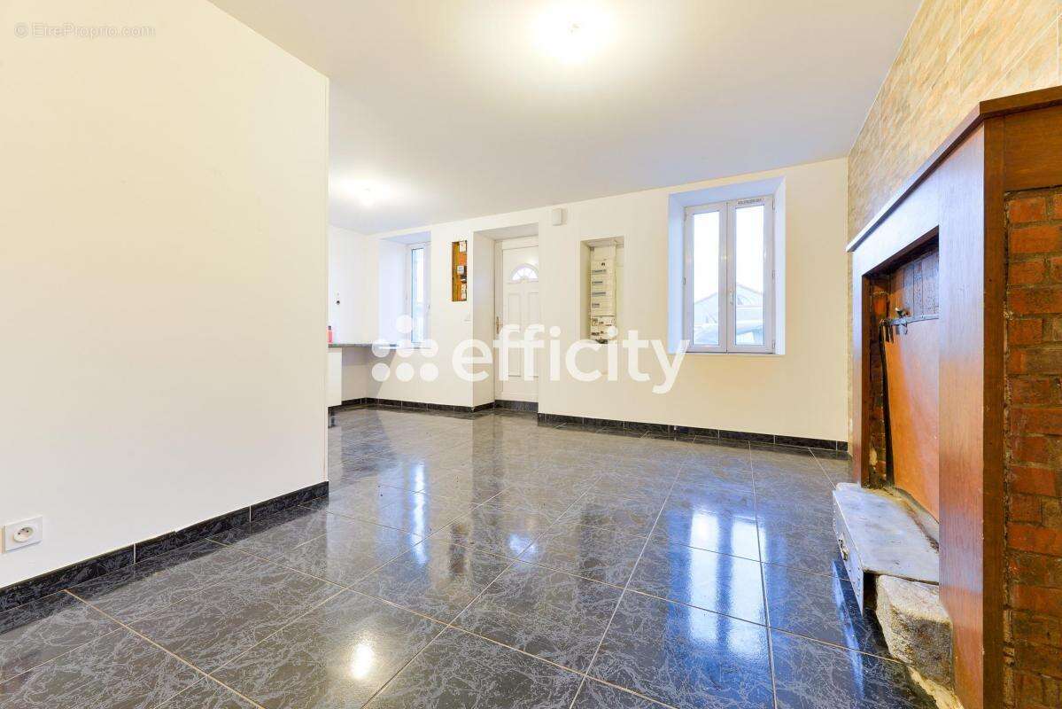 Maison à AIGREFEUILLE-SUR-MAINE