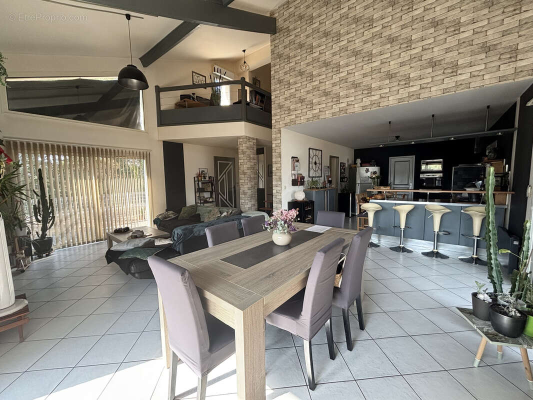 Idéalement située maison de 145m2 avec piscine - photo 4