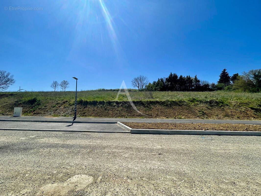 Terrain à L&#039;ISLE-JOURDAIN