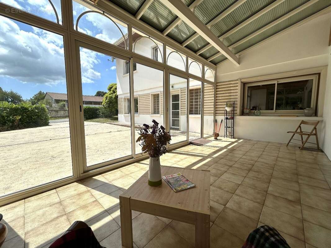 Propriete familiale - 9 chambres - 310 m² + dependances 200m² - photo 5