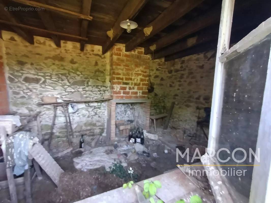 Maison à SAINT-HILAIRE-LE-CHATEAU