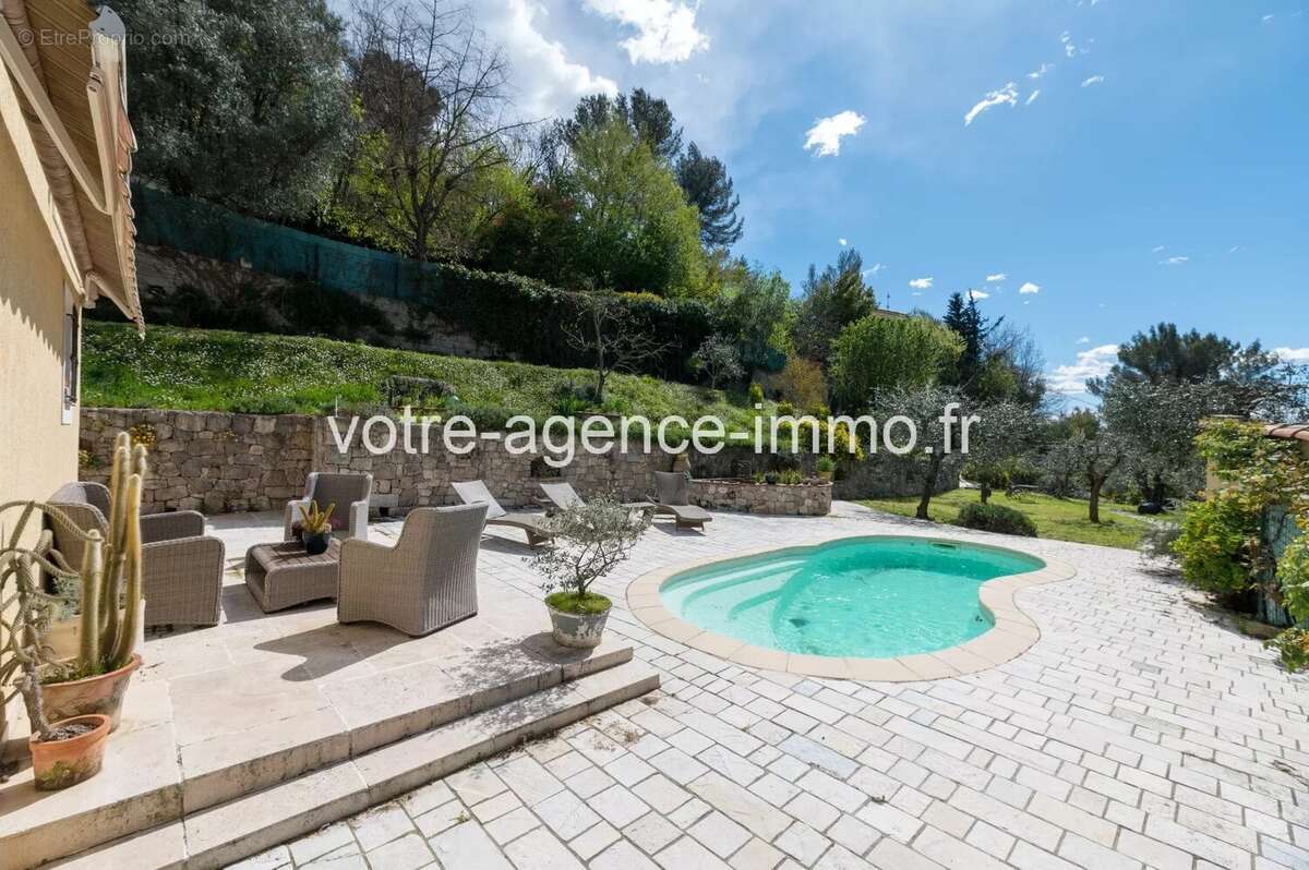 Peille, belle maison 105m² + garage 30m² Piscine + dépendance - photo 8