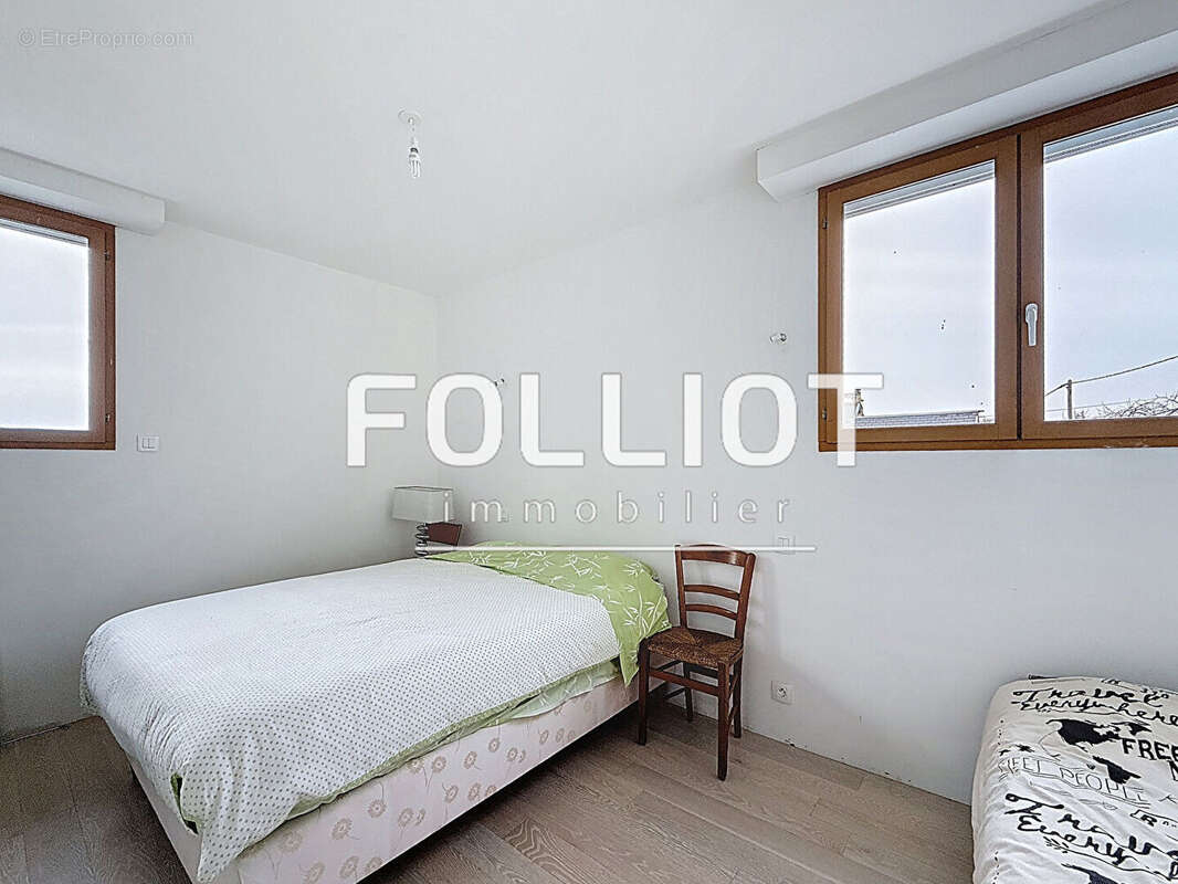 Maison familiale à vendre à Jullouville - Confort et tranquillité assurés - photo 7