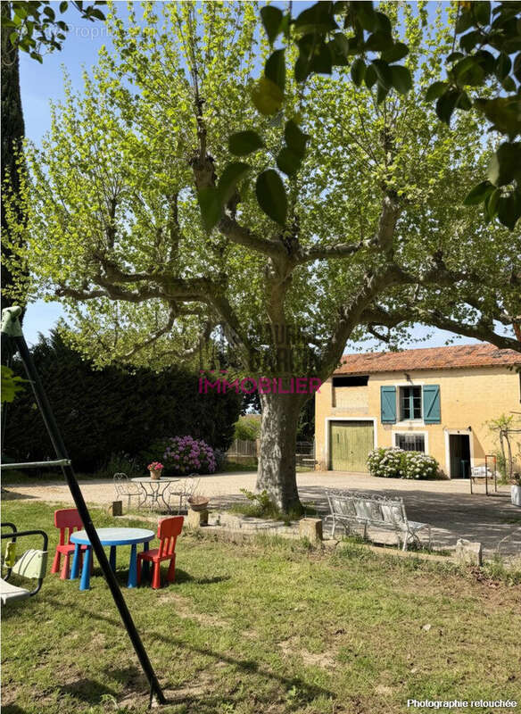 côté entrée et dépendance - Maison à SARRIANS