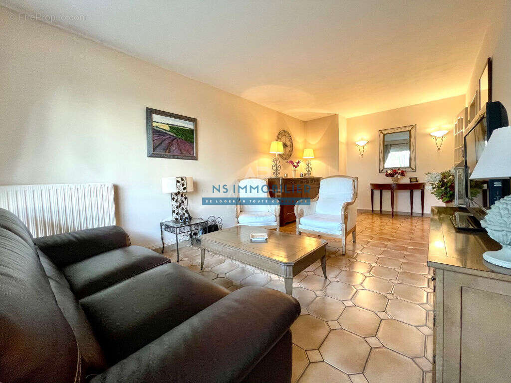 Appartement à SARTROUVILLE