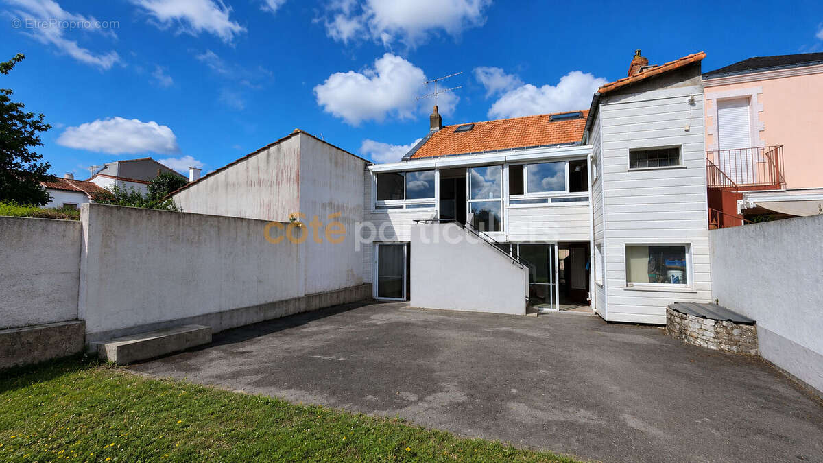 Sous compromis -- la roche-sur-yon -- maison 5 pieces -- 135 m2 -- jardin -- garage -- quartier recherche - photo 14