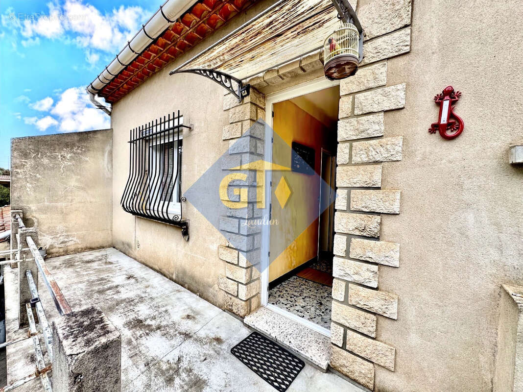 Maison à LAUDUN-L&#039;ARDOISE