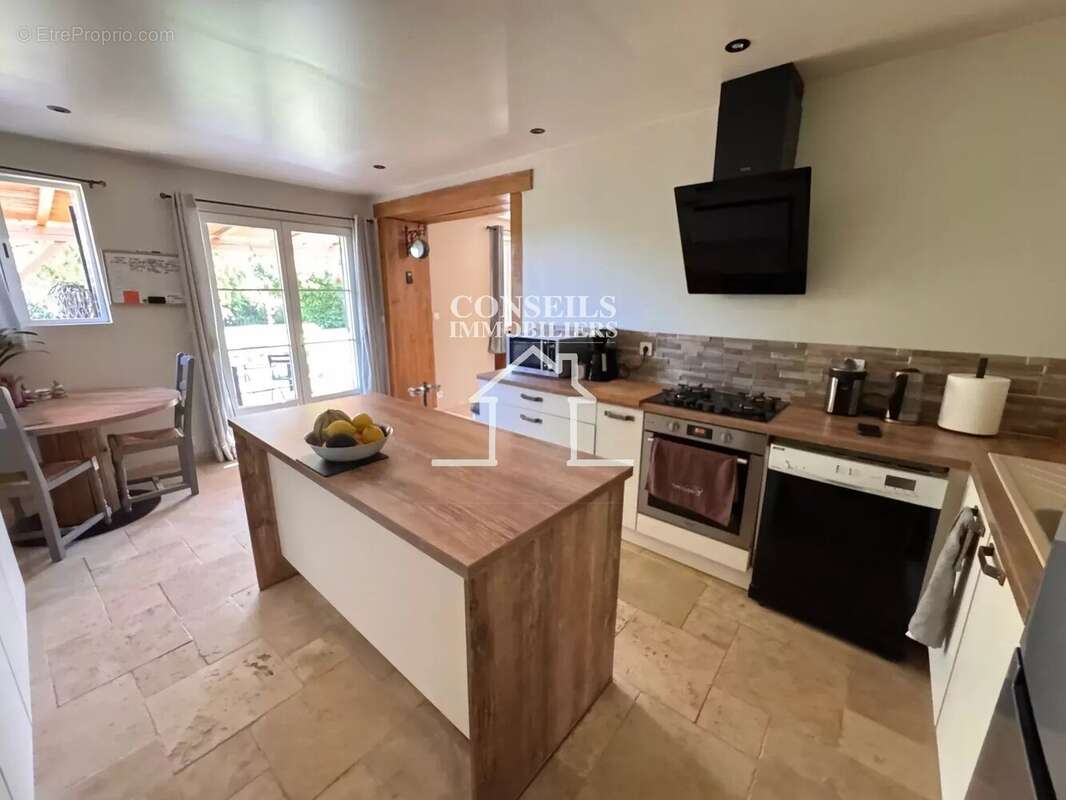 Maison à VILLENEUVE-SUR-YONNE