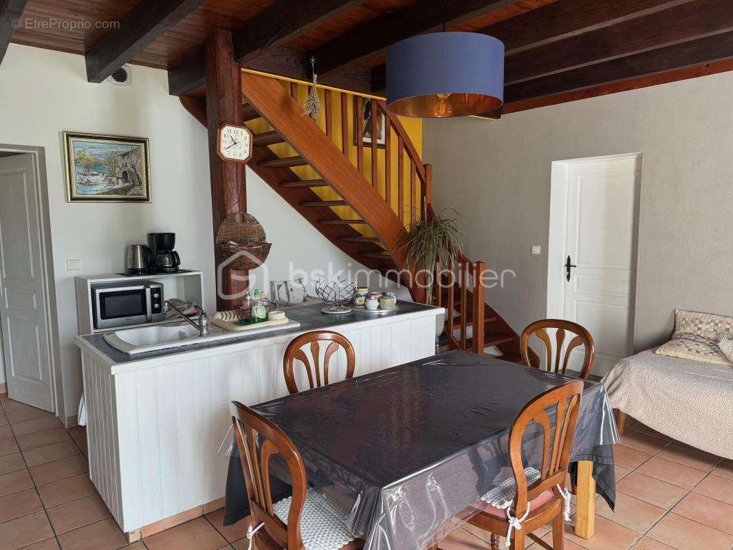 Maison à COUTRAS