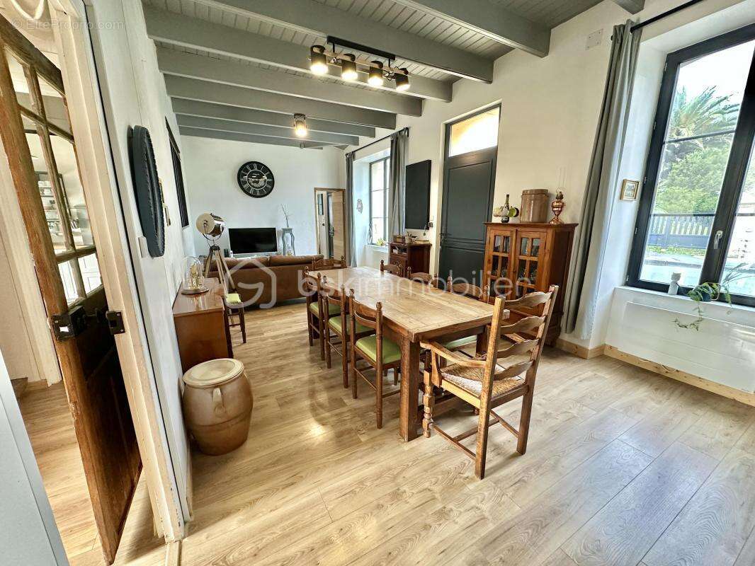 Pouldreuzic – propriété de caractère – 212 m² habitables – jusqu'à 290 m² de potentiel – 3 habitations possibles - photo 2