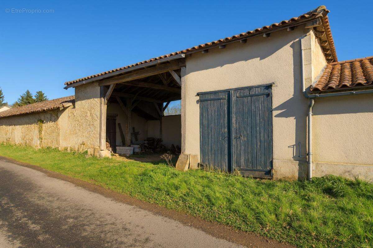 Maison à AVAILLES-LIMOUZINE