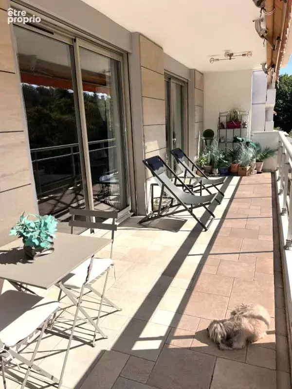 CHARBONNIERES  LES BAINS . Appartement  109m2 - 4 pièces- Avec terrasse ,cave et garage - photo 6