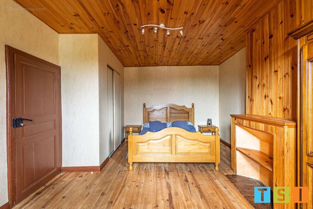 Maison à POUY-DE-TOUGES