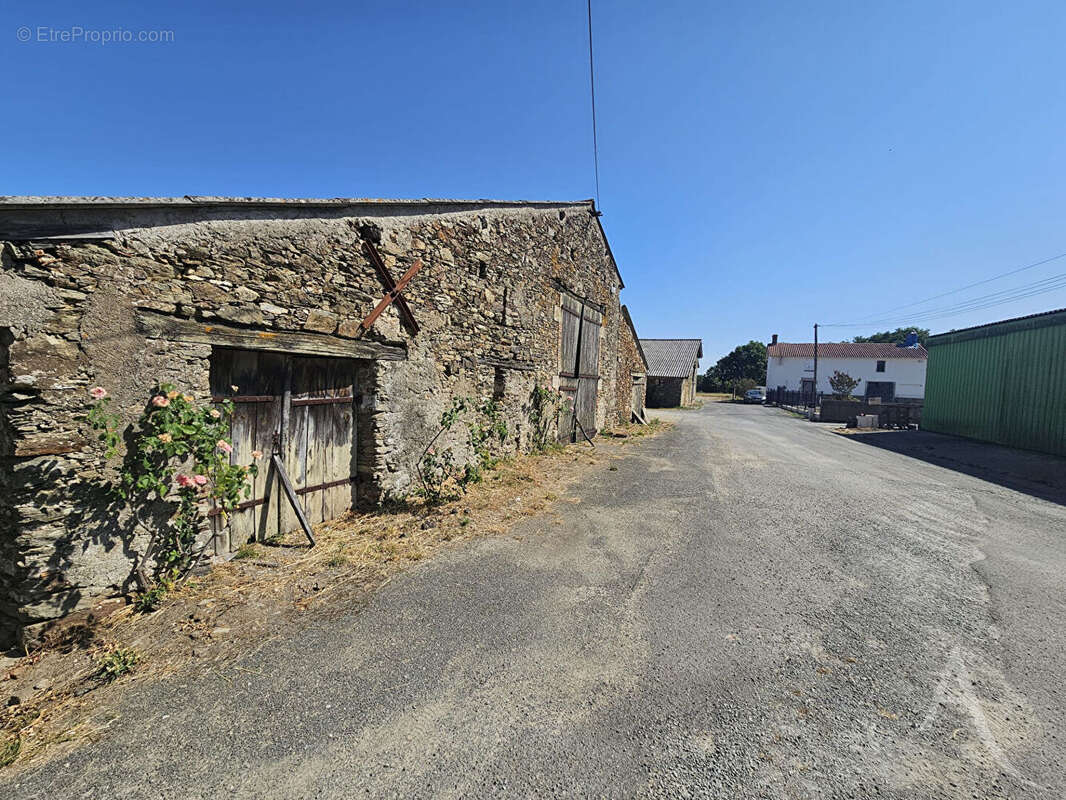 Grange à réhabiliter 250 m² - photo 3