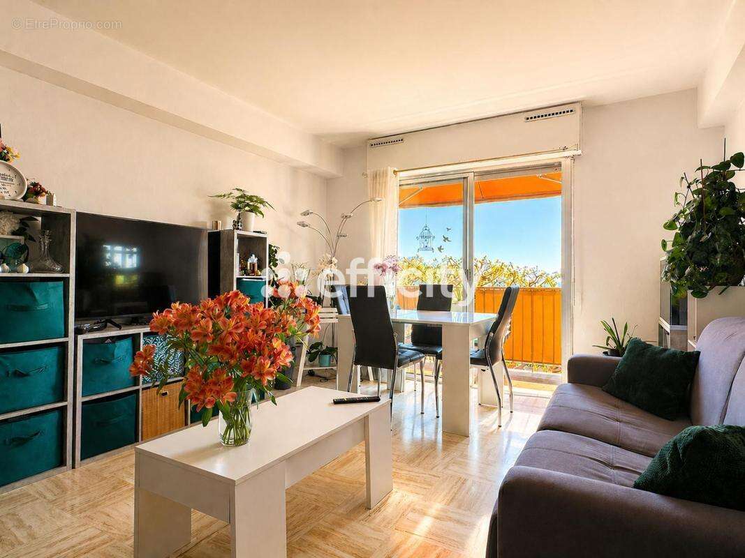 Appartement à SAINT-LAURENT-DU-VAR