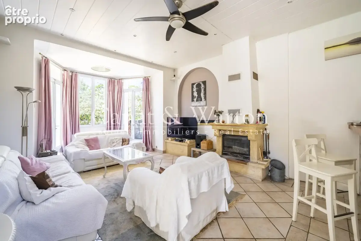 À quelques pas du port de cavalaire: villa de caractère avec piscine - photo 2