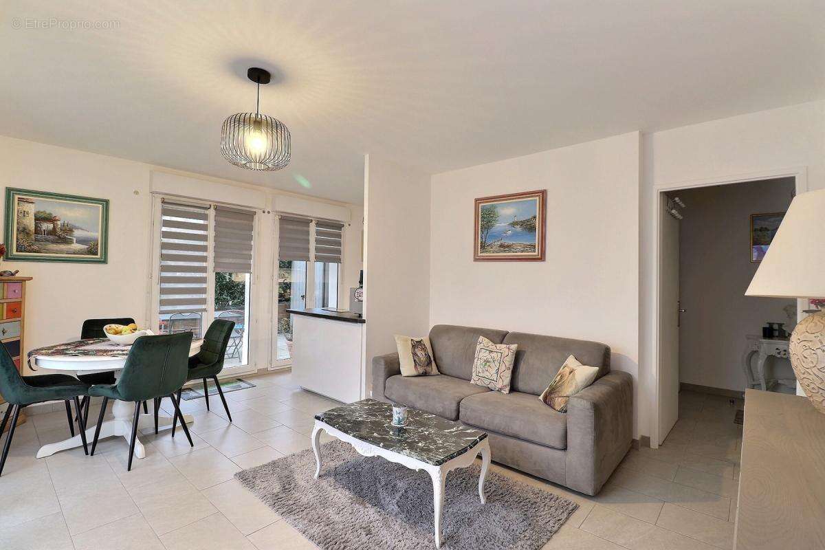 Appartement à LES CLAYES-SOUS-BOIS
