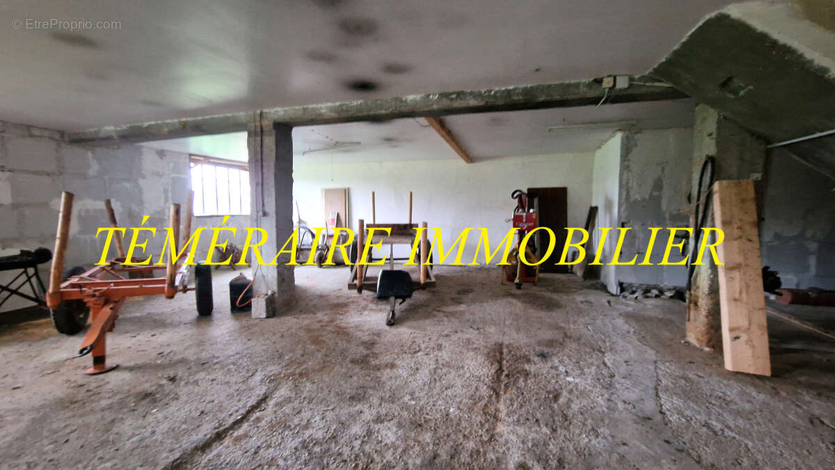 Maison à MONT-SUR-MONNET