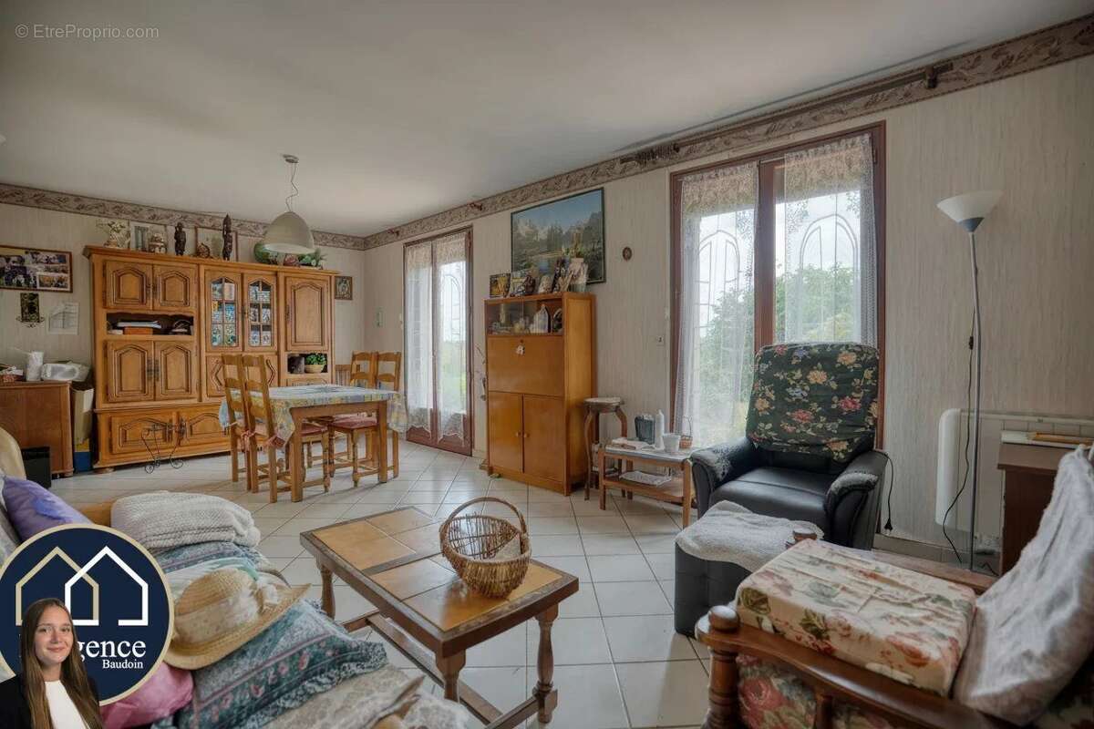 Maison à TREMBLAY-LES-VILLAGES
