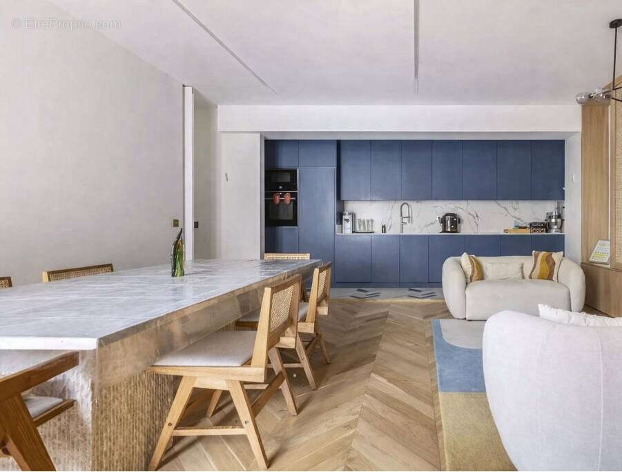 Appartement à PARIS-17E