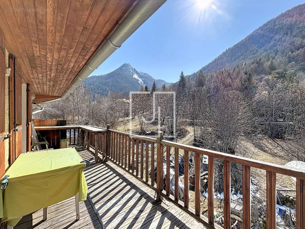 Maison à LE LAUZET-UBAYE