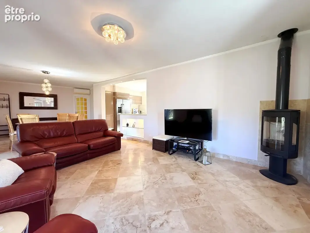 EXCLUSIVITE Proche Fayence villa de plain-pied en pierre Terrain 1175m2 Piscine - photo 7