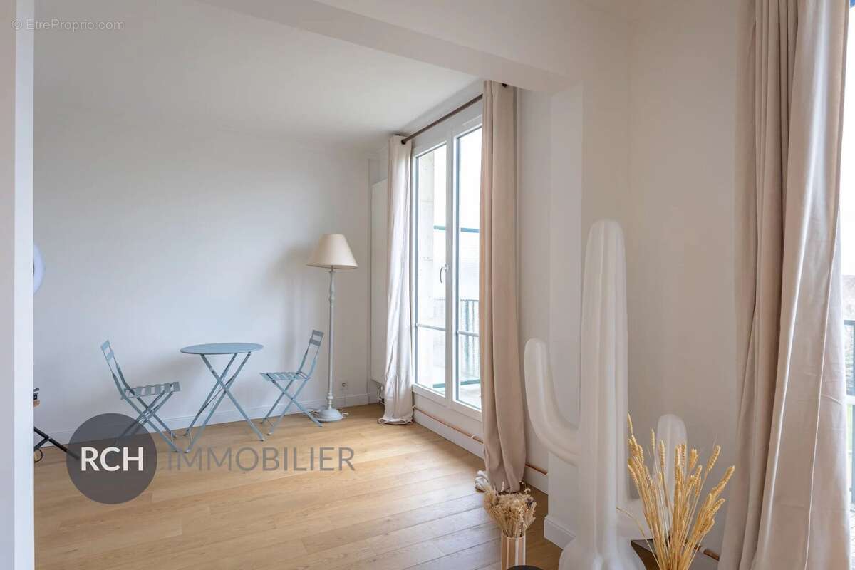 Appartement à NEAUPHLE-LE-CHATEAU