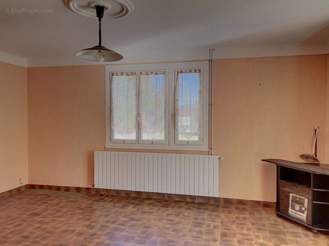 Maison à CASTELNAU-MONTRATIER