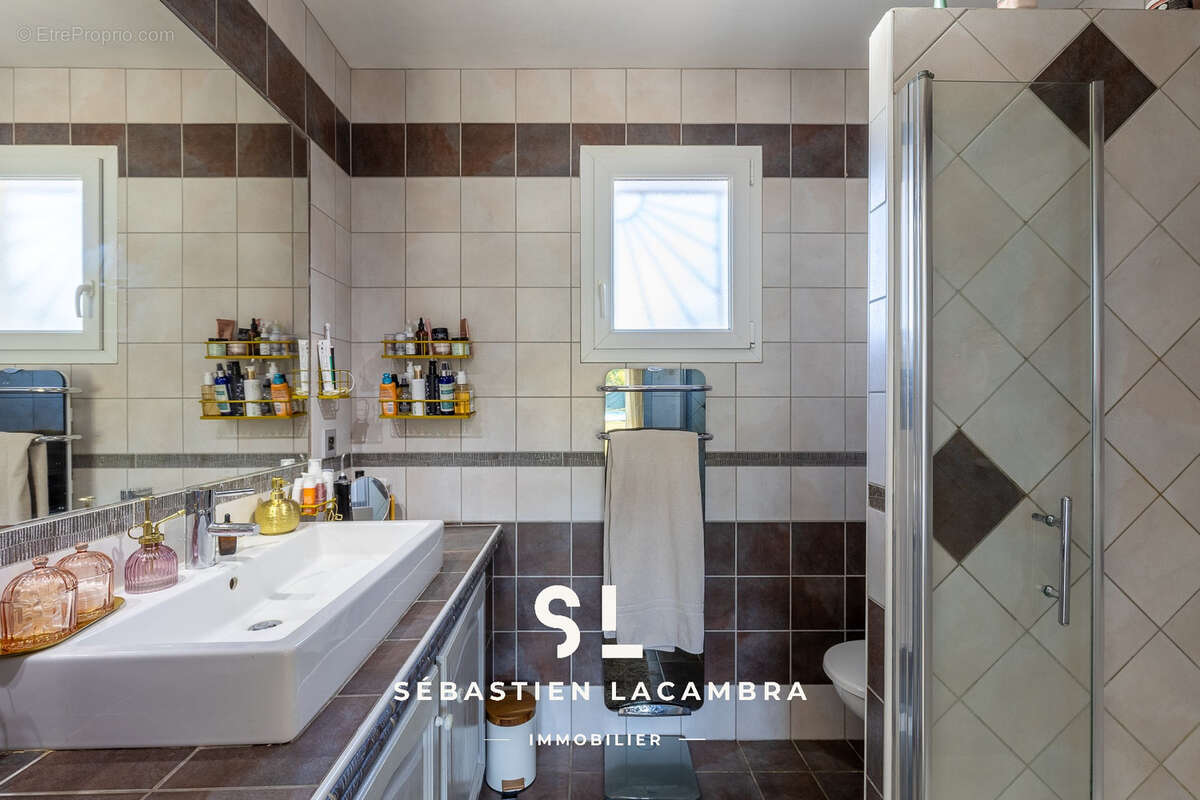 Maison de plain-pied avec piscine, 4 chambres et 3 008 m2 de terrain - photo 18