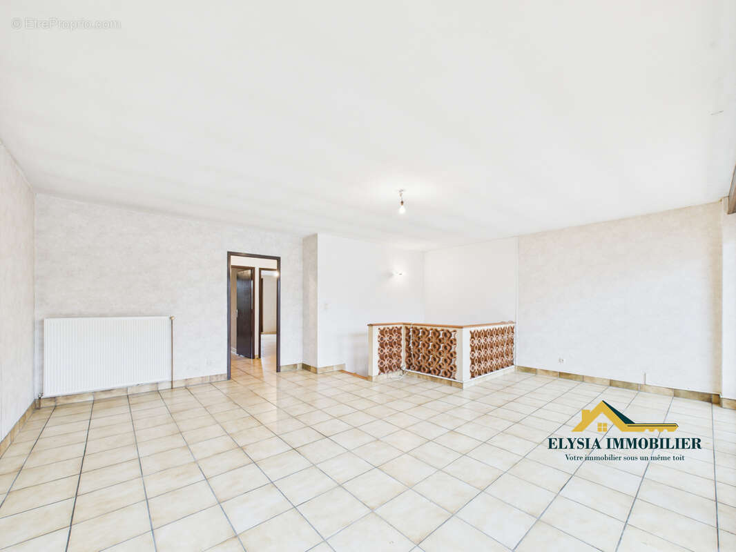 Maison à BAYONVILLE-SUR-MAD