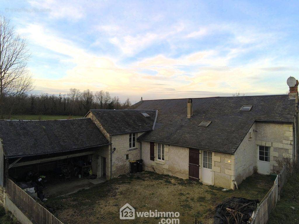 Proche de Lencloître, maison de hameau sans vis-à-vis. - Maison à ORCHES
