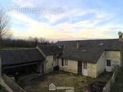 Proche de Lencloître, maison de hameau sans vis-à-vis. - Maison à ORCHES