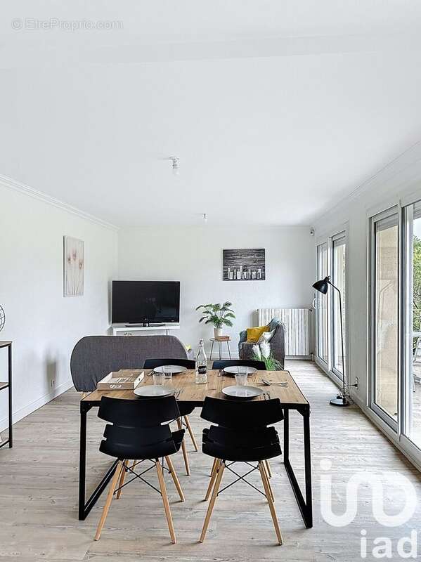 Photo 3 - Maison à SAINT-GENIS-LES-OLLIERES