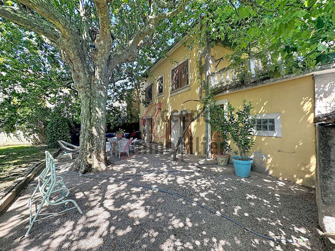 Cabannes, partie de mas de 128m² sur 584m² de terrain - photo 11