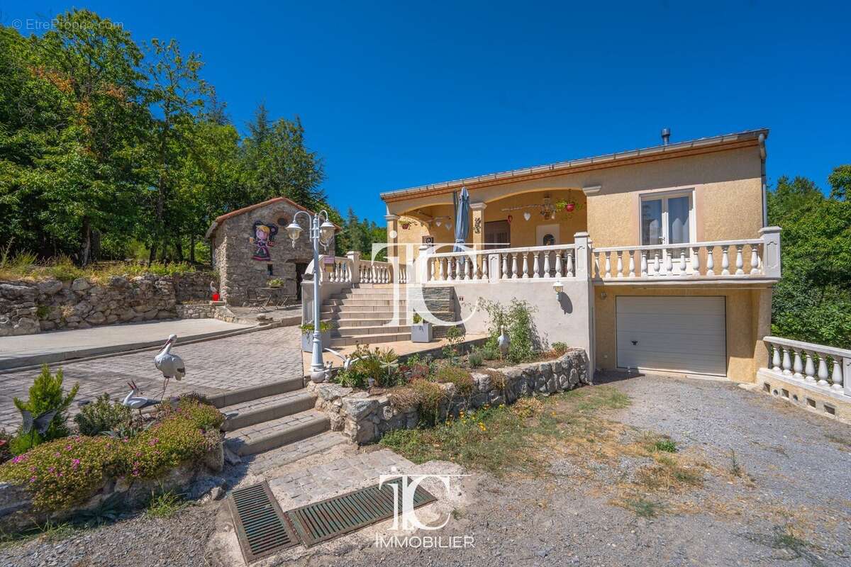 Villa 2005 140m² avec 5600m² terrain avec riviere - photo 3