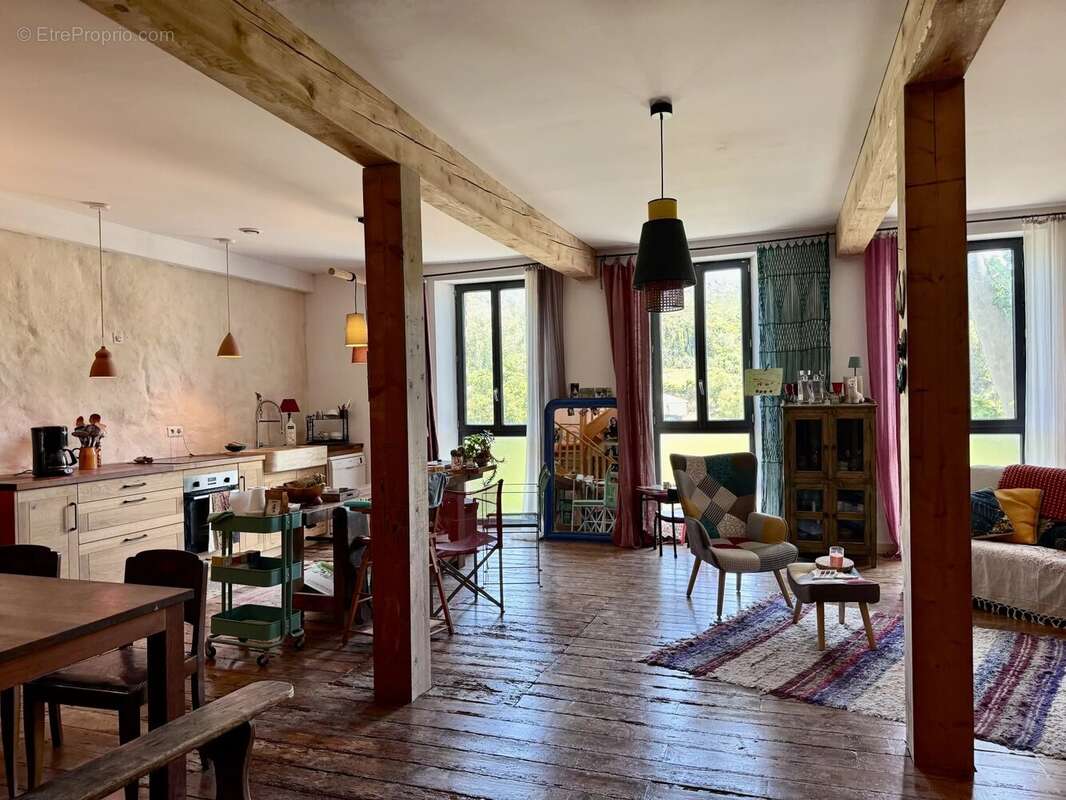 Maison à FEUILLA