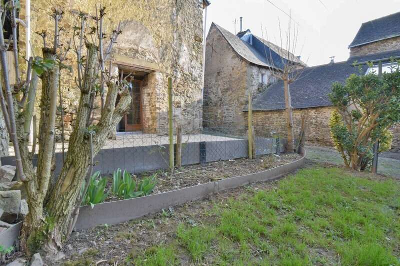 Maison à SAINT-DENIS-D&#039;ANJOU